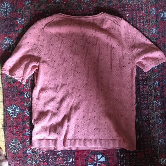 Super Cute Scoop Neck Top! - Picture 5 of 6